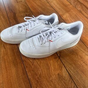 Simple Nike sneakers!